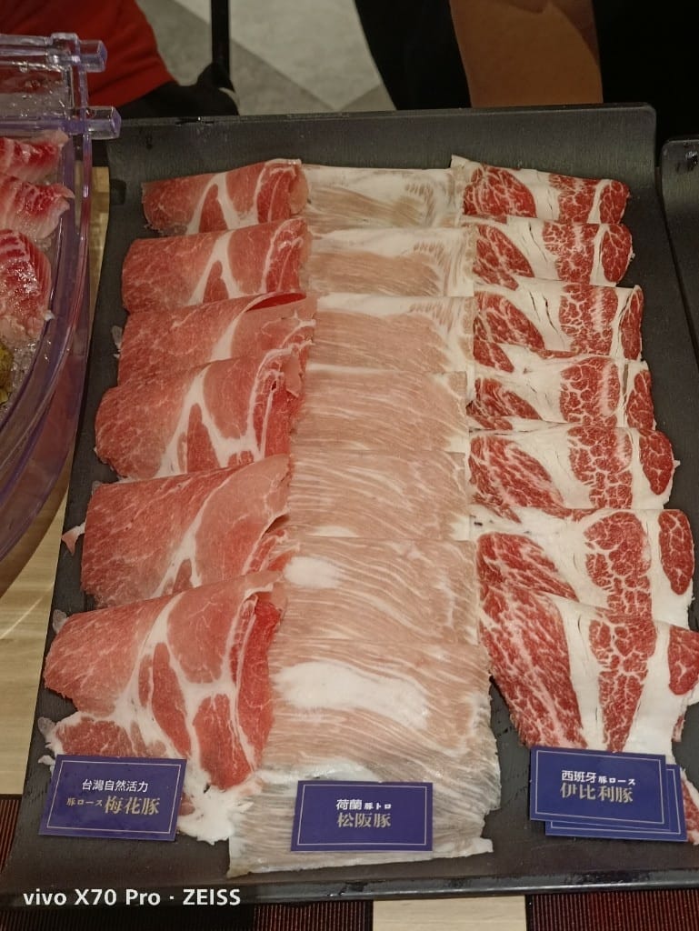 【新莊美食】大魔大滿足鍋物新莊店，號稱全台最強制霸級肉品火鍋店2訪