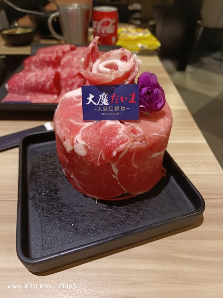 【新莊美食】大魔大滿足鍋物新莊店，號稱全台最強制霸級肉品火鍋店2訪