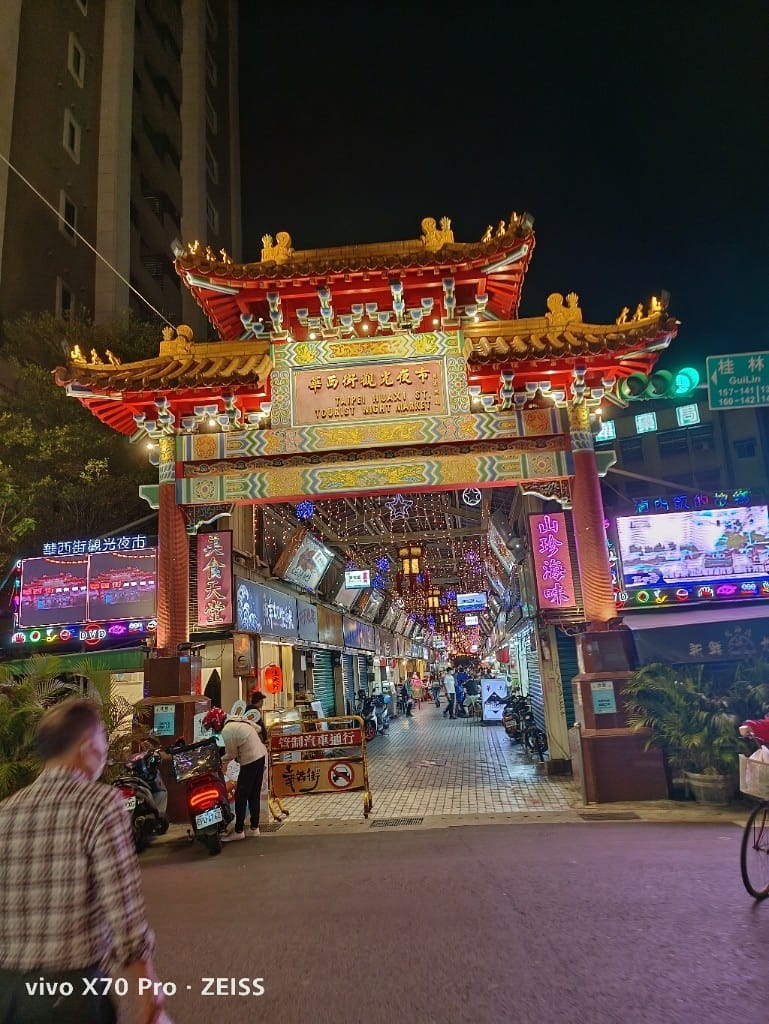 【台北美食】萬華夜市，集合三大美食區的各種不同美食