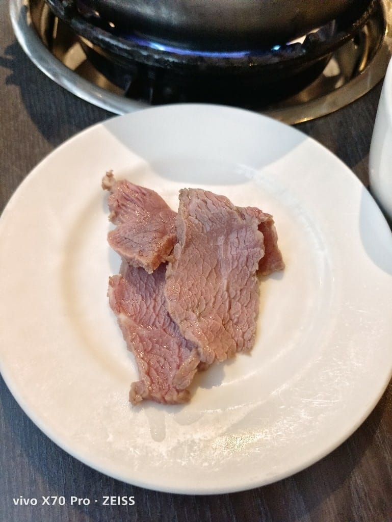 【新莊美食】饗牛二館火鍋鮮牛肉專賣店，愛吃牛肉不能錯過的溫體牛專賣店！