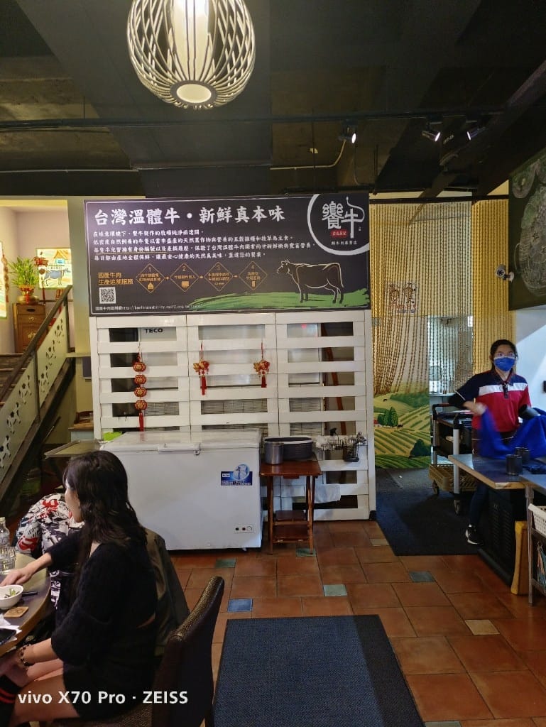 【新莊美食】饗牛二館火鍋鮮牛肉專賣店，愛吃牛肉不能錯過的溫體牛專賣店！