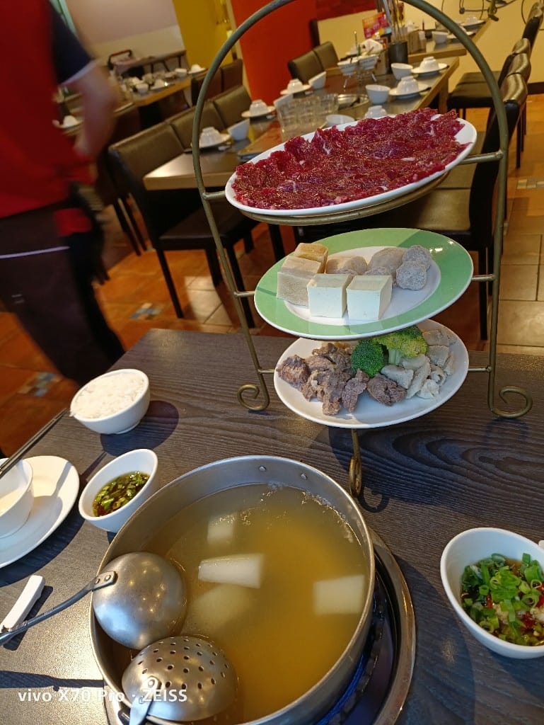 【新莊美食】饗牛二館火鍋鮮牛肉專賣店，愛吃牛肉不能錯過的溫體牛專賣店！
