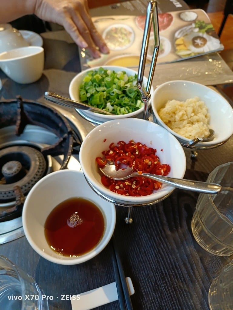 【新莊美食】饗牛二館火鍋鮮牛肉專賣店，愛吃牛肉不能錯過的溫體牛專賣店！
