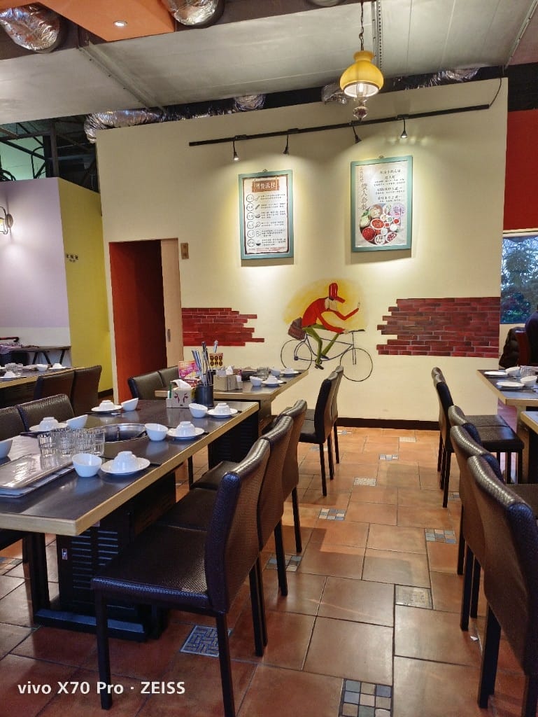 【新莊美食】饗牛二館火鍋鮮牛肉專賣店，愛吃牛肉不能錯過的溫體牛專賣店！