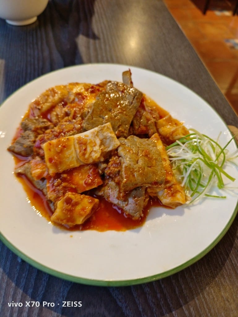 【新莊美食】饗牛二館火鍋鮮牛肉專賣店，愛吃牛肉不能錯過的溫體牛專賣店！