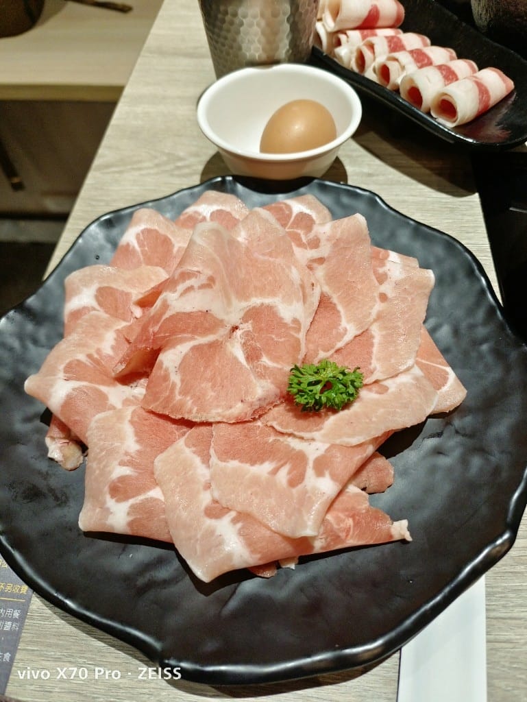 【新莊吃到飽】築間幸福鍋物新莊中悅廣場店,夜貓吃宵夜好所在,竟然營業到凌晨四點,環境好餐點也很好吃! - 第13張圖 【新莊吃到飽】築間幸福鍋物新莊中悅廣場店,夜貓吃宵夜好所在,竟然營業到凌晨四點,環境好餐點也很好吃!