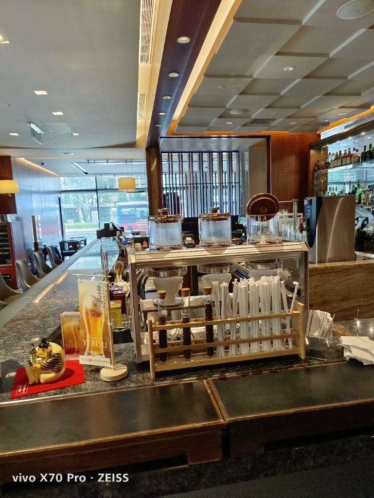 【台北美食】台北喜來登大飯店大廳酒吧THELOUNGE，平日也是高朋滿座的神奇酒吧！