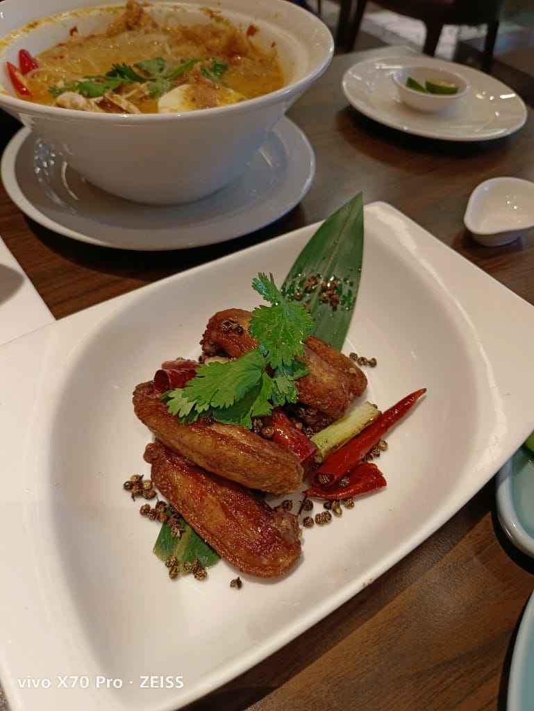【台北美食】台北喜來登大飯店大廳酒吧THELOUNGE，平日也是高朋滿座的神奇酒吧！