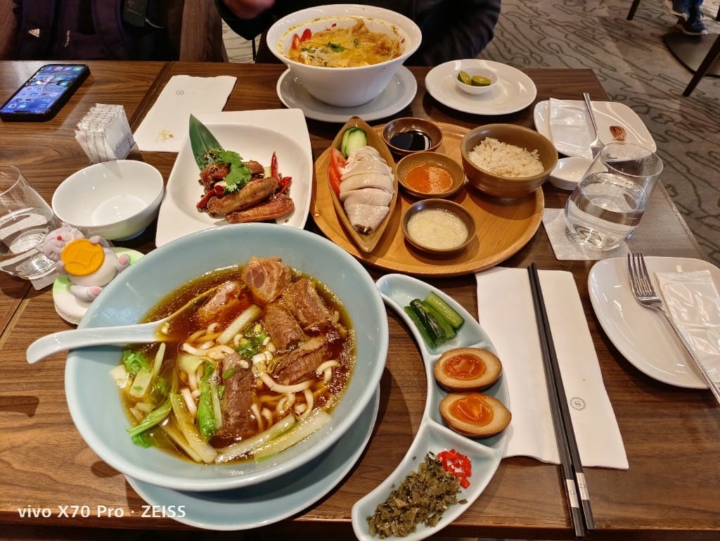 【台北美食】台北喜來登大飯店大廳酒吧THELOUNGE，平日也是高朋滿座的神奇酒吧！