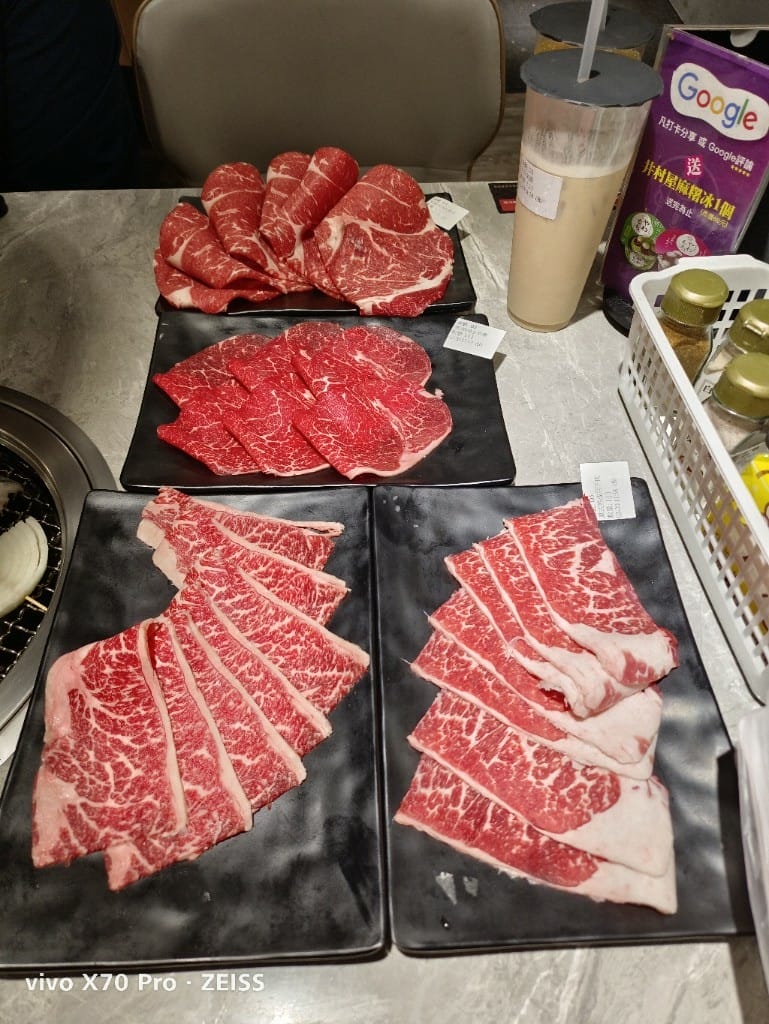 【桃園吃到飽】吃肉肉燒き肉専門店，和牛和剝好殼的好吃懶人蝦自由囉！