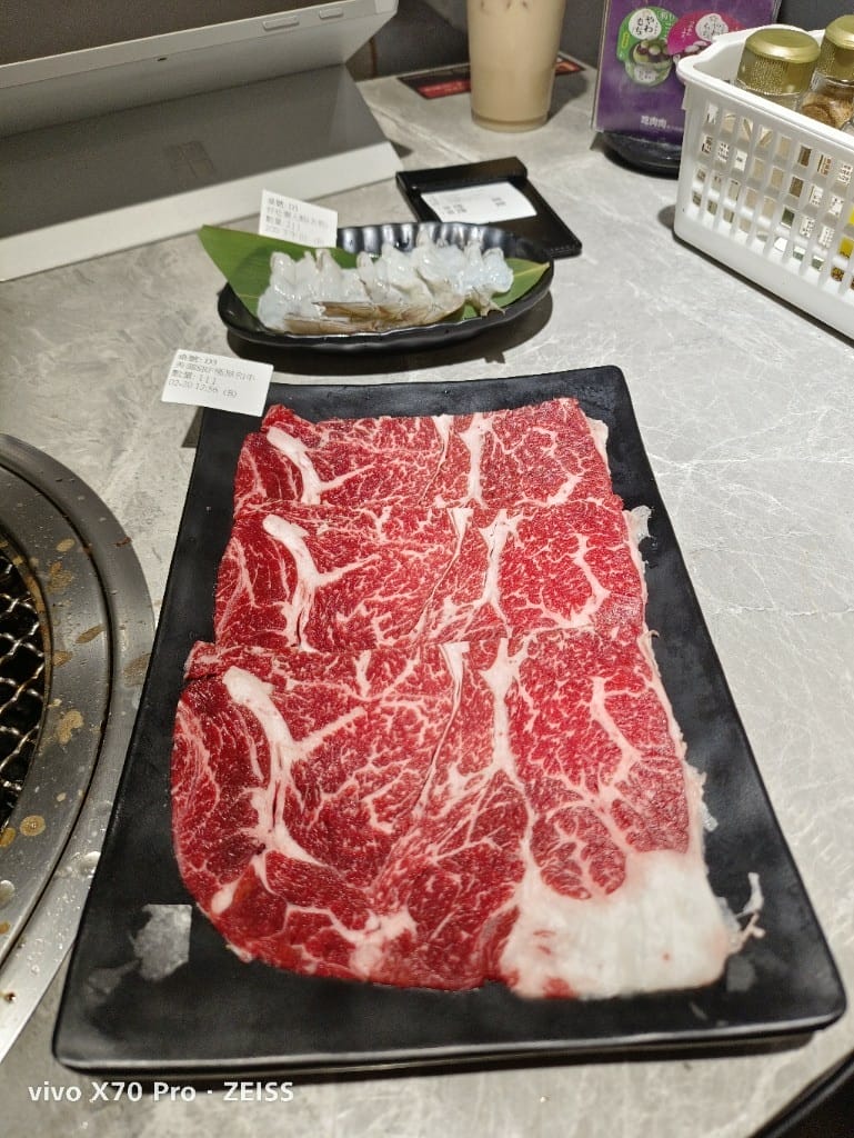 【桃園吃到飽】吃肉肉燒き肉専門店，和牛和剝好殼的好吃懶人蝦自由囉！