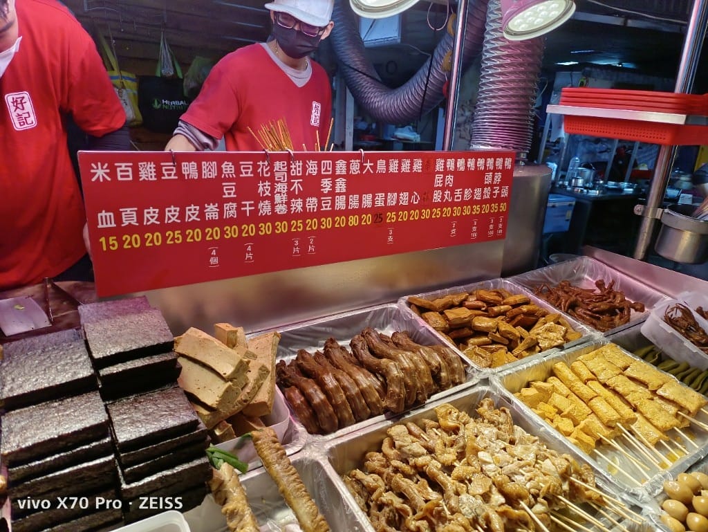 【桃園夜市美食】阿士多牛排、ㄉㄨㄞㄉㄨㄞ地瓜球、頭頓煎蝦餅、好記東山鴨頭 - 第30張圖 【桃園夜市美食】阿士多牛排、ㄉㄨㄞㄉㄨㄞ地瓜球、頭頓煎蝦餅、好記東山鴨頭