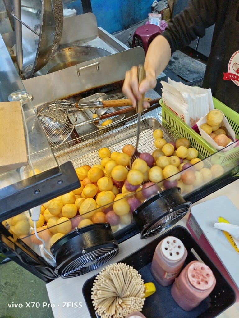 【桃園夜市美食】阿士多牛排、ㄉㄨㄞㄉㄨㄞ地瓜球、頭頓煎蝦餅、好記東山鴨頭 - 第15張圖 【桃園夜市美食】阿士多牛排、ㄉㄨㄞㄉㄨㄞ地瓜球、頭頓煎蝦餅、好記東山鴨頭