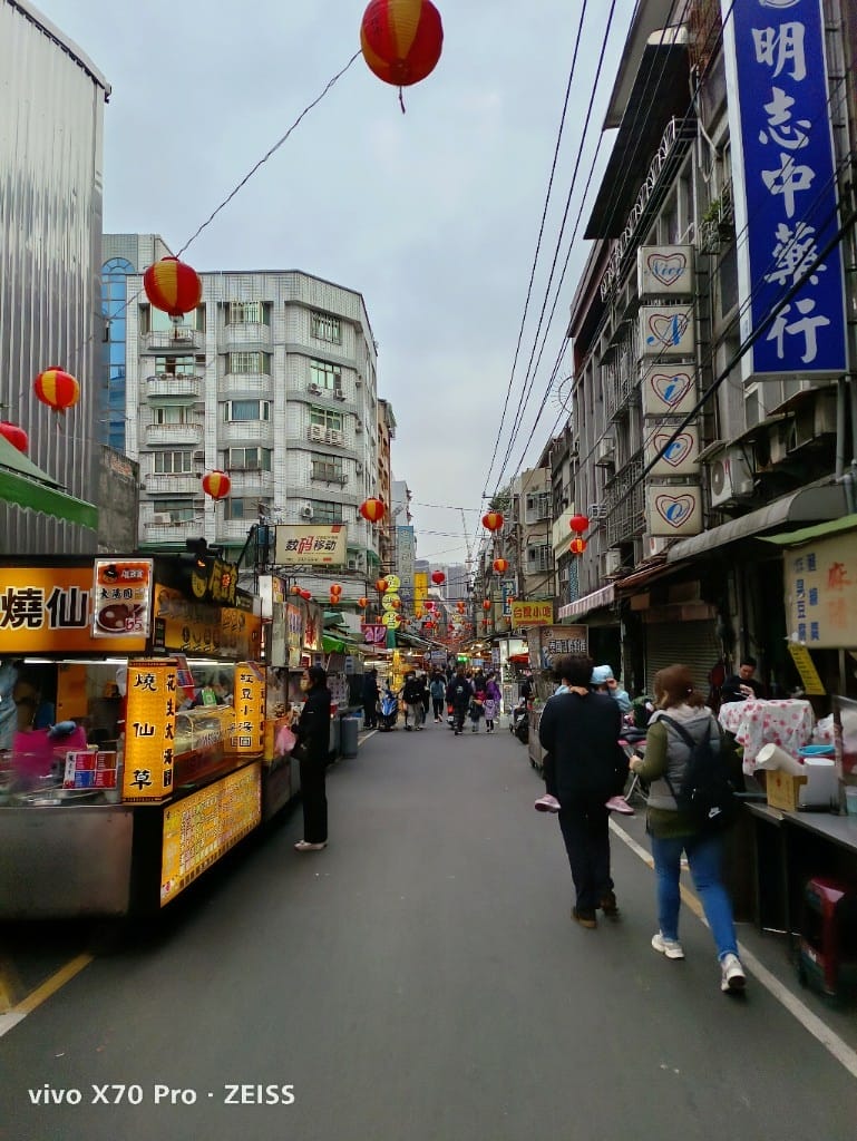 【桃園夜市美食】阿士多牛排、ㄉㄨㄞㄉㄨㄞ地瓜球、頭頓煎蝦餅、好記東山鴨頭 - 第3張圖 【桃園夜市美食】阿士多牛排、ㄉㄨㄞㄉㄨㄞ地瓜球、頭頓煎蝦餅、好記東山鴨頭