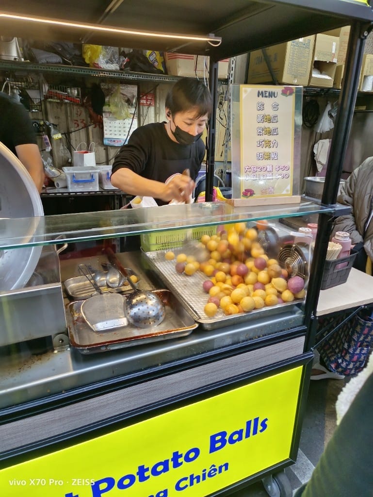 【桃園夜市美食】阿士多牛排、ㄉㄨㄞㄉㄨㄞ地瓜球、頭頓煎蝦餅、好記東山鴨頭 - 第12張圖 【桃園夜市美食】阿士多牛排、ㄉㄨㄞㄉㄨㄞ地瓜球、頭頓煎蝦餅、好記東山鴨頭