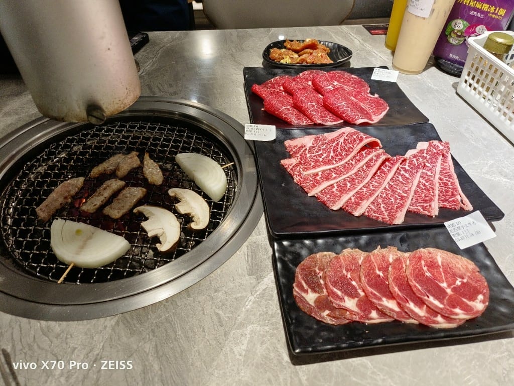 【桃園吃到飽】吃肉肉燒き肉専門店，和牛和剝好殼的好吃懶人蝦自由囉！