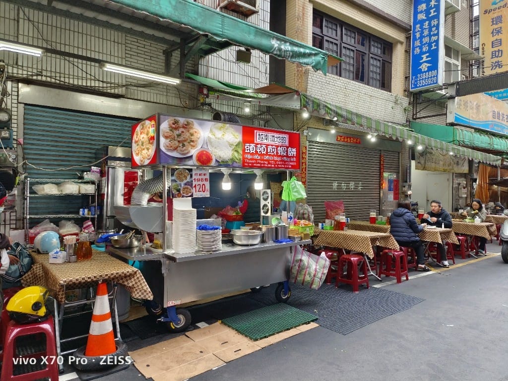 【桃園夜市美食】阿士多牛排、ㄉㄨㄞㄉㄨㄞ地瓜球、頭頓煎蝦餅、好記東山鴨頭 - 第4張圖 【桃園夜市美食】阿士多牛排、ㄉㄨㄞㄉㄨㄞ地瓜球、頭頓煎蝦餅、好記東山鴨頭