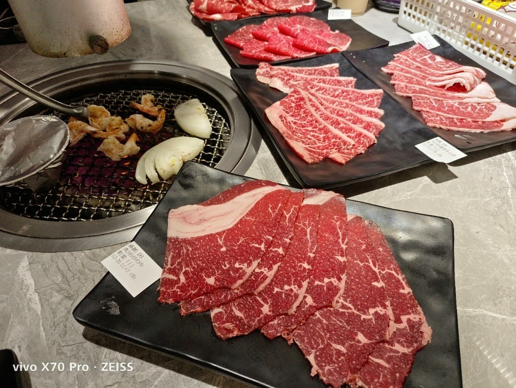 【桃園吃到飽】吃肉肉燒き肉専門店，和牛和剝好殼的好吃懶人蝦自由囉！