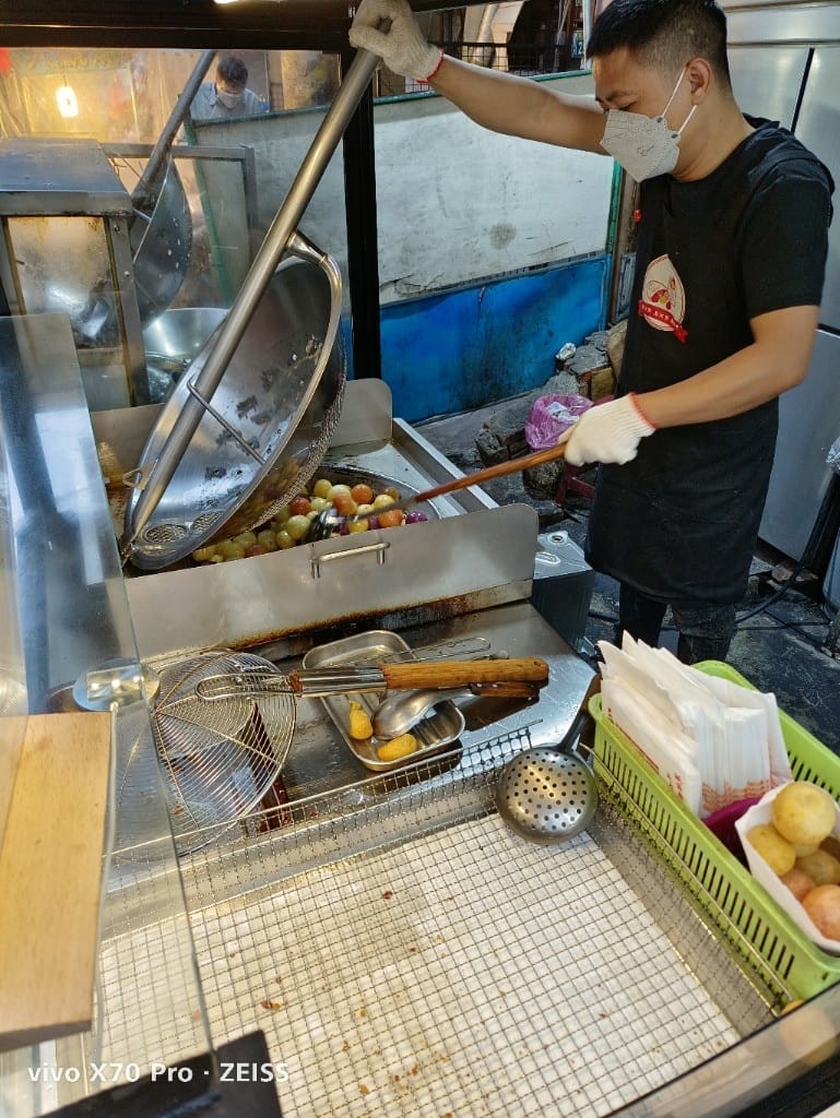 【桃園夜市美食】阿士多牛排、ㄉㄨㄞㄉㄨㄞ地瓜球、頭頓煎蝦餅、好記東山鴨頭 - 第13張圖 【桃園夜市美食】阿士多牛排、ㄉㄨㄞㄉㄨㄞ地瓜球、頭頓煎蝦餅、好記東山鴨頭