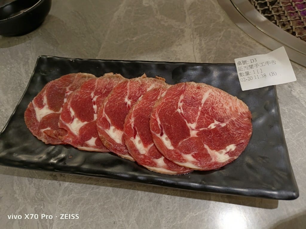 【桃園吃到飽】吃肉肉燒き肉専門店，和牛和剝好殼的好吃懶人蝦自由囉！