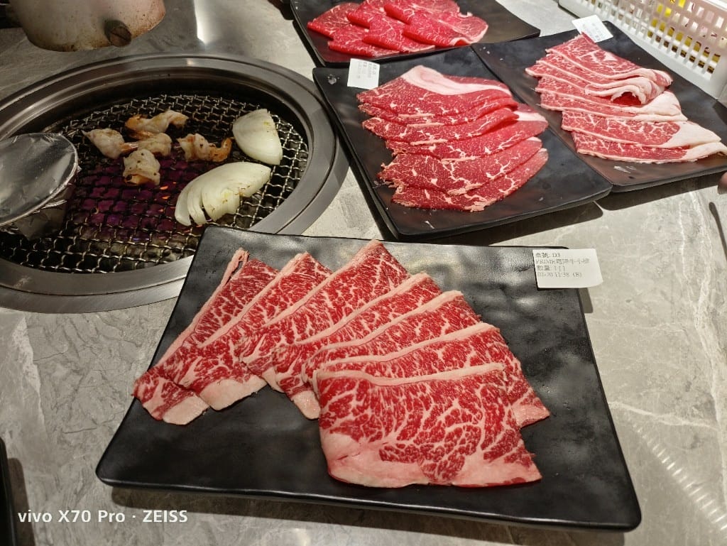 【桃園吃到飽】吃肉肉燒き肉専門店，和牛和剝好殼的好吃懶人蝦自由囉！