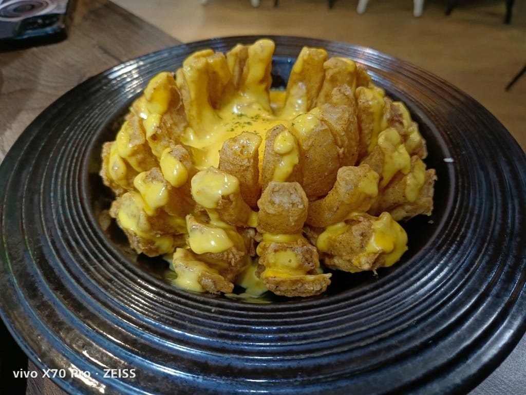 【板橋美食】蓋子美式餐廳，怎麼會美味到還沒吃完就在想下次要吃什麼😆