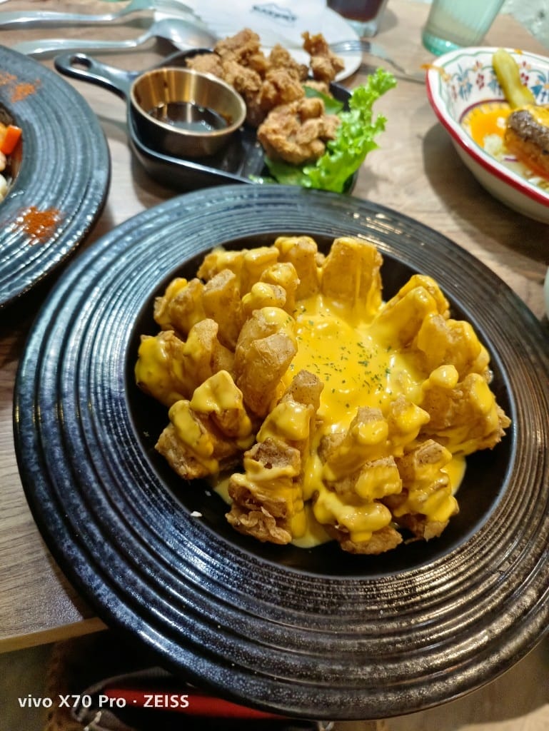 【板橋美食】蓋子美式餐廳，怎麼會美味到還沒吃完就在想下次要吃什麼😆