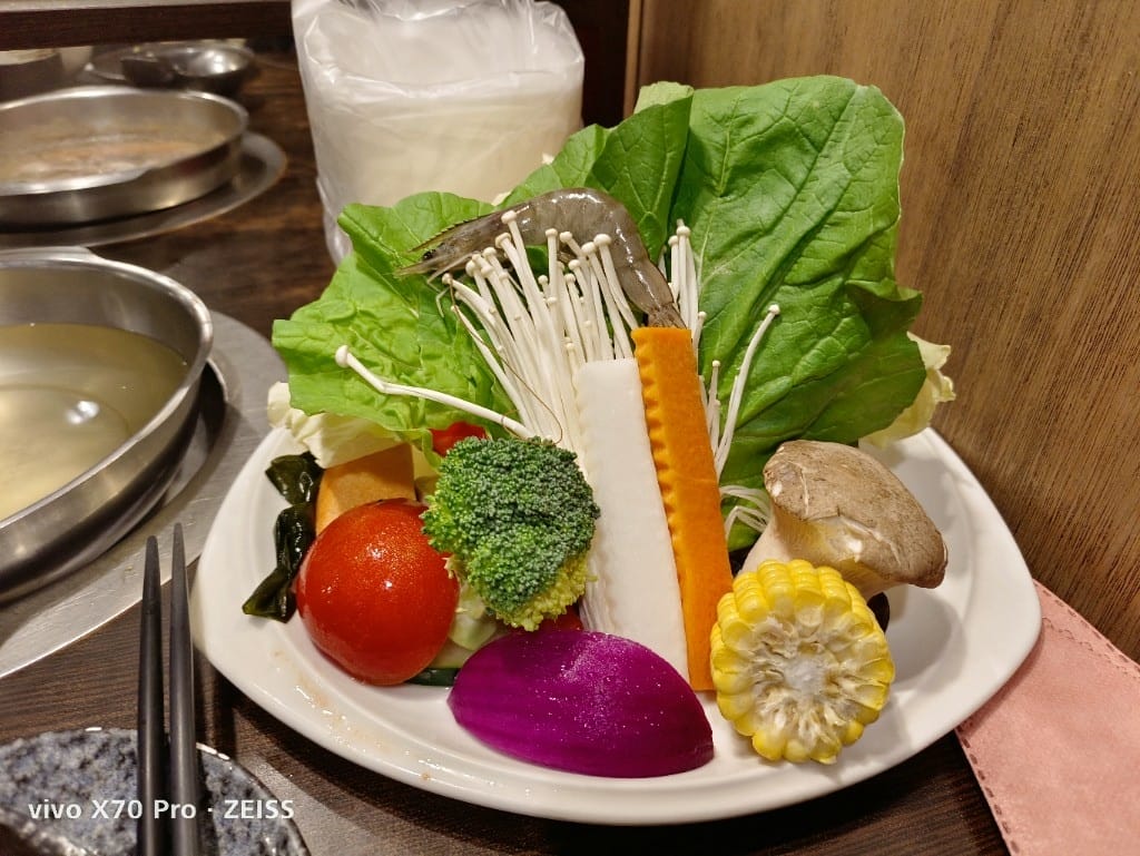 【新莊美食】喜園火鍋新莊幸福店，生日月送等同歲數的蝦蝦哦！