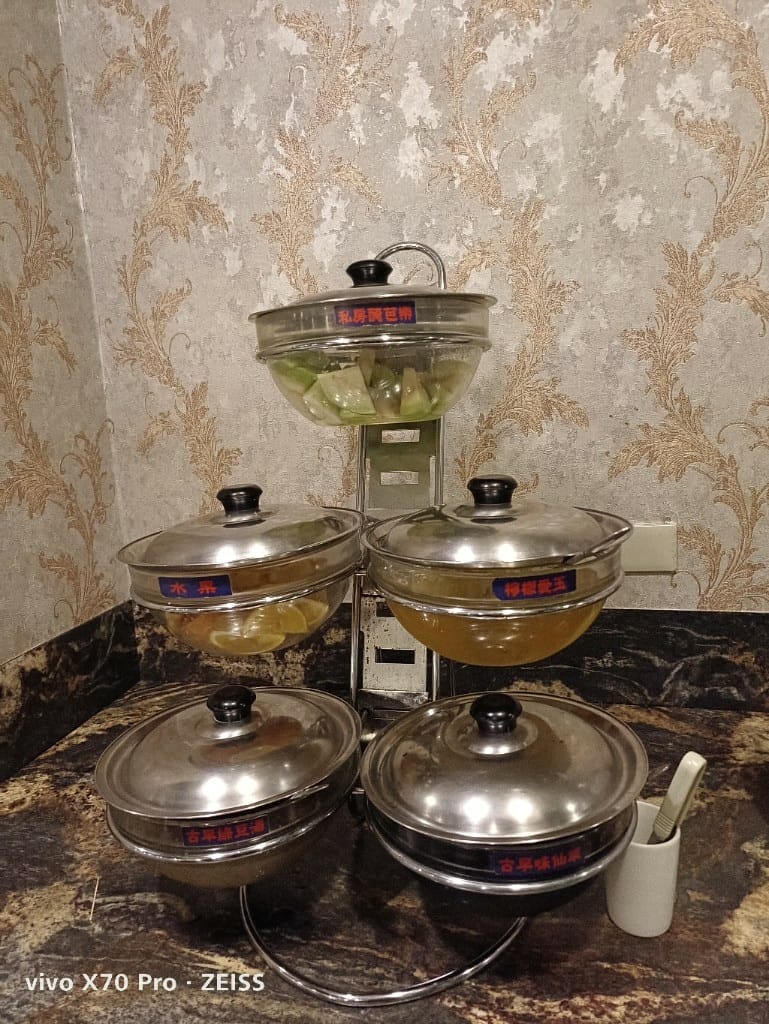 【新莊美食】喜園火鍋新莊幸福店，生日月送等同歲數的蝦蝦哦！