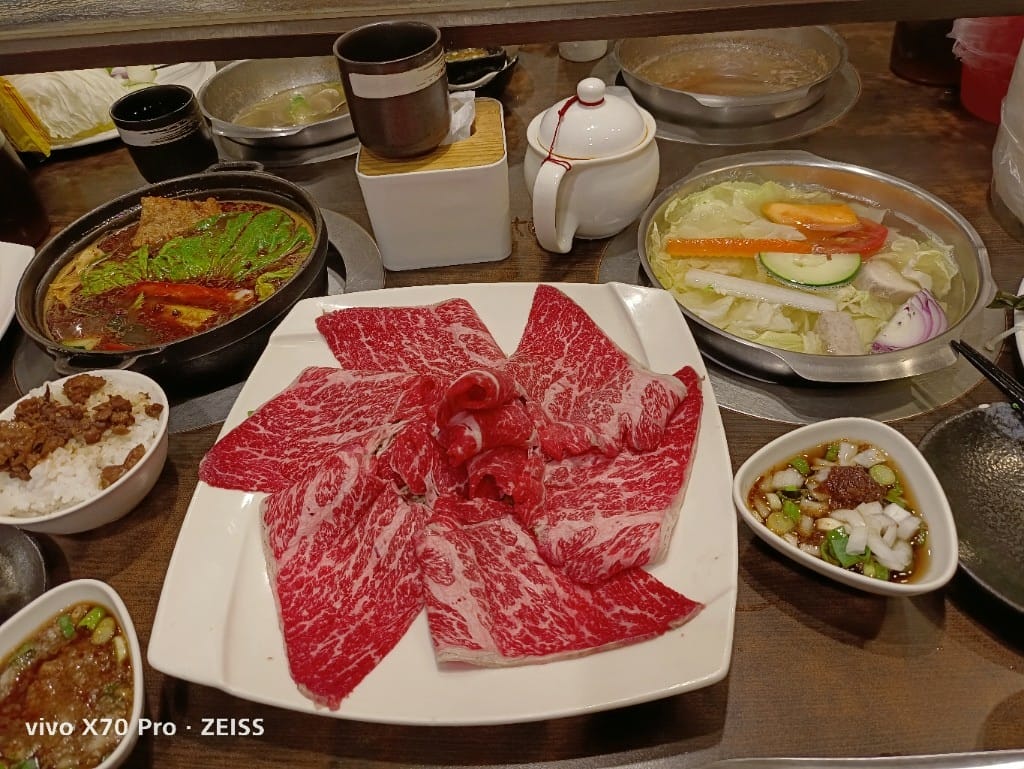 【新莊美食】喜園火鍋新莊幸福店，生日月送等同歲數的蝦蝦哦！