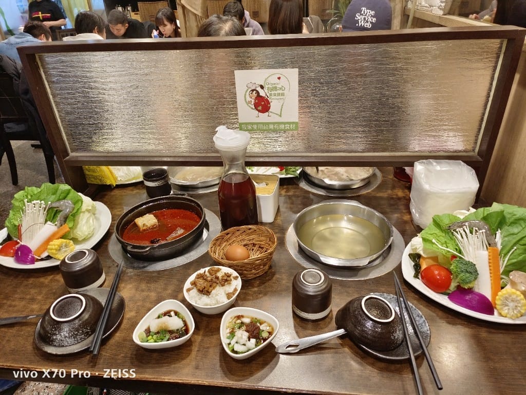 【新莊美食】喜園火鍋新莊幸福店，生日月送等同歲數的蝦蝦哦！