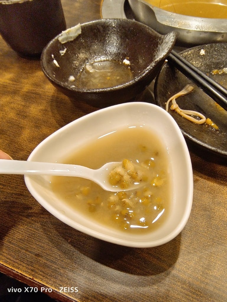 【新莊美食】喜園火鍋新莊幸福店，生日月送等同歲數的蝦蝦哦！