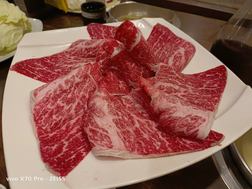 【新莊美食】喜園火鍋新莊幸福店，生日月送等同歲數的蝦蝦哦！