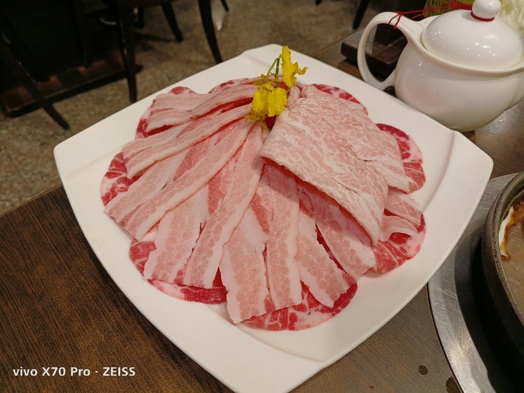 【新莊美食】喜園火鍋新莊幸福店，生日月送等同歲數的蝦蝦哦！