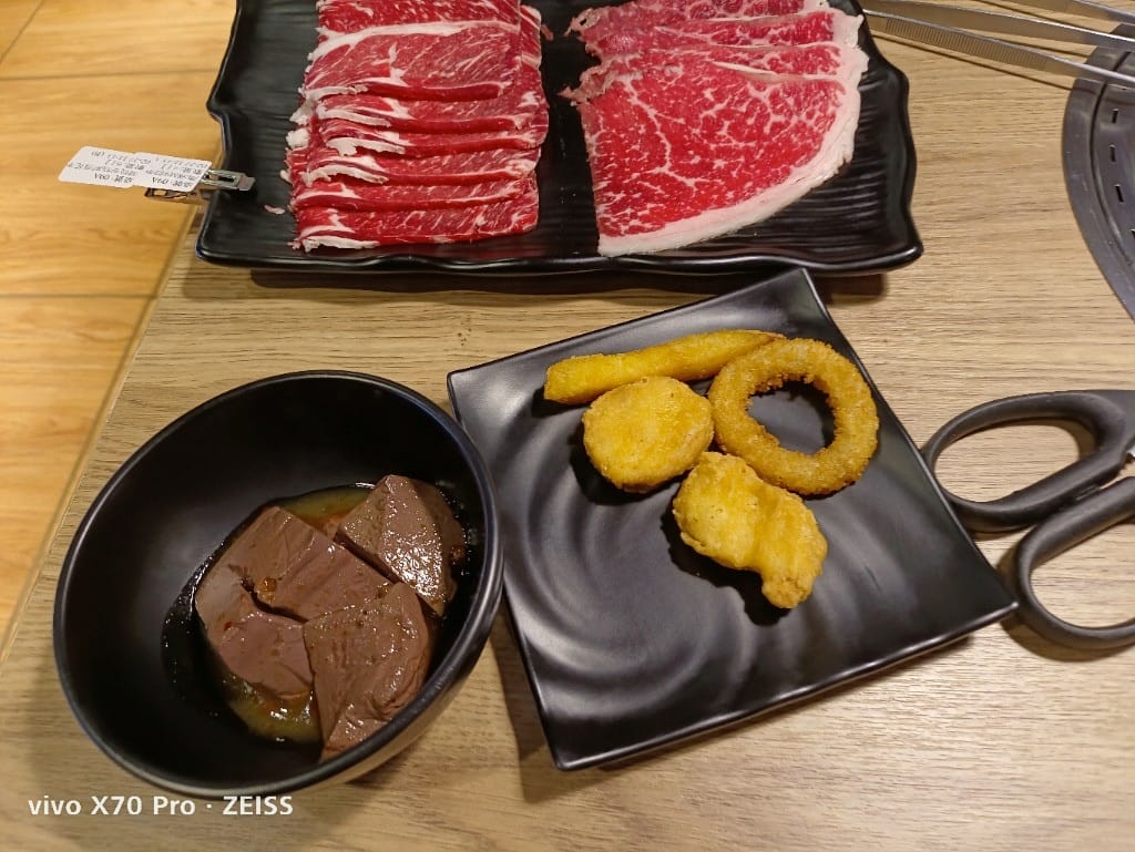 【中和吃到飽】千兵衛燒肉鍋物中和店，生食級干貝自由！！！
