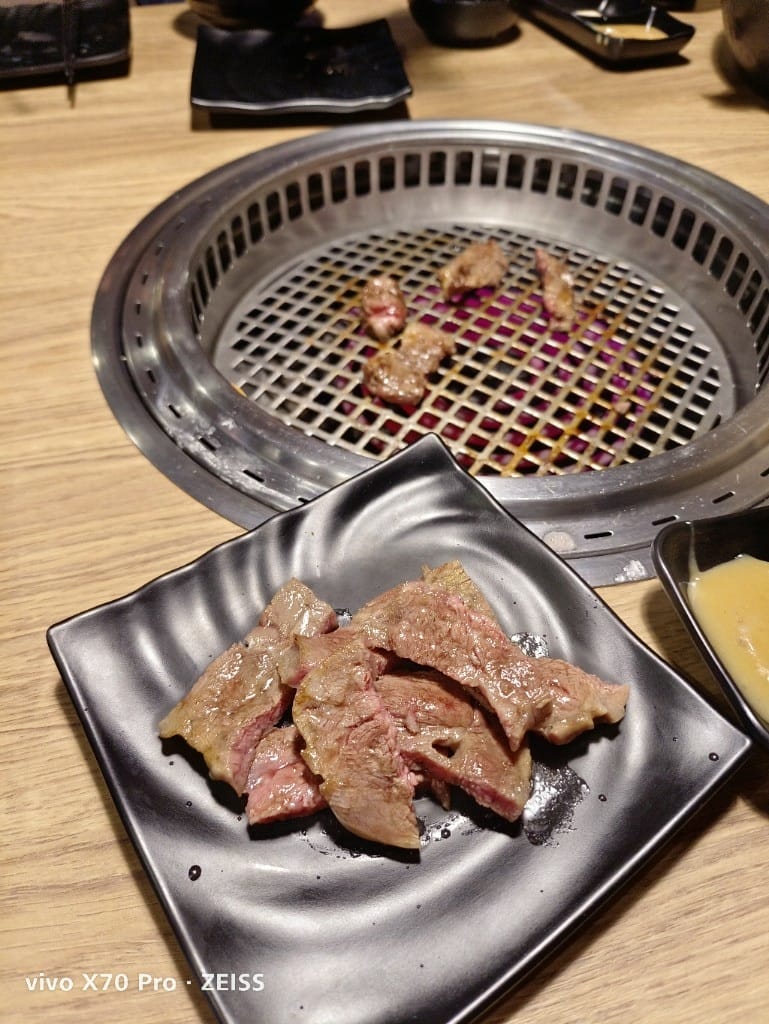 【中和吃到飽】千兵衛燒肉鍋物中和店，生食級干貝自由！！！