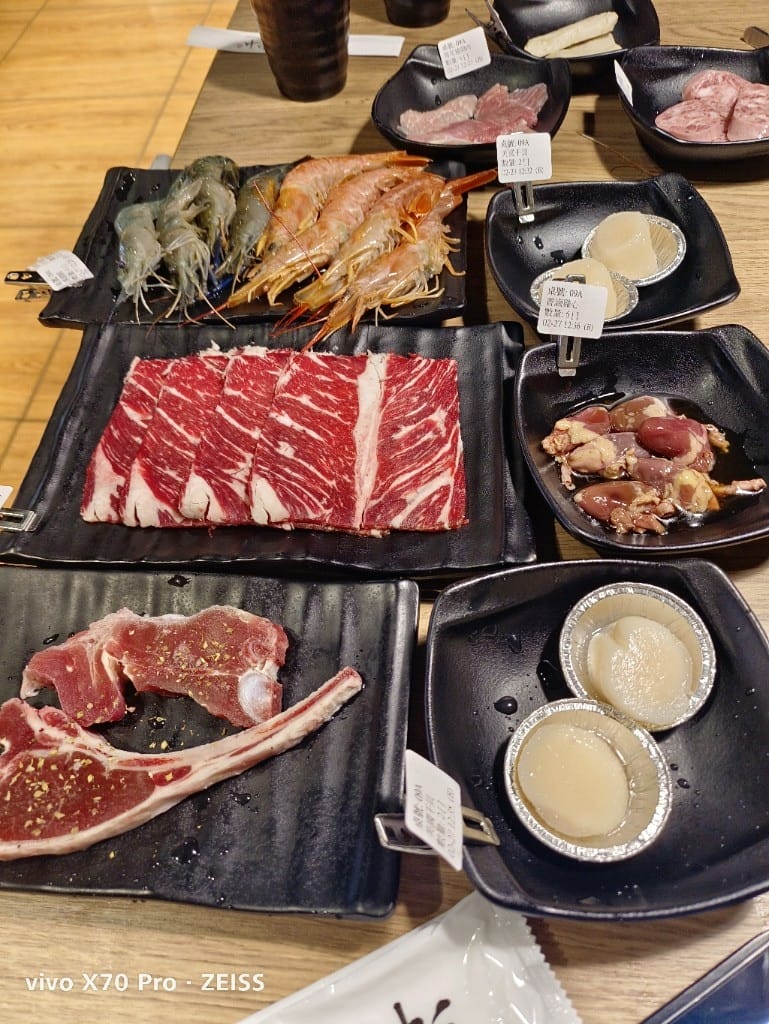 【中和吃到飽】千兵衛燒肉鍋物中和店，生食級干貝自由！！！