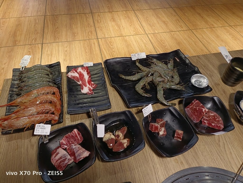 【中和吃到飽】千兵衛燒肉鍋物中和店，生食級干貝自由！！！