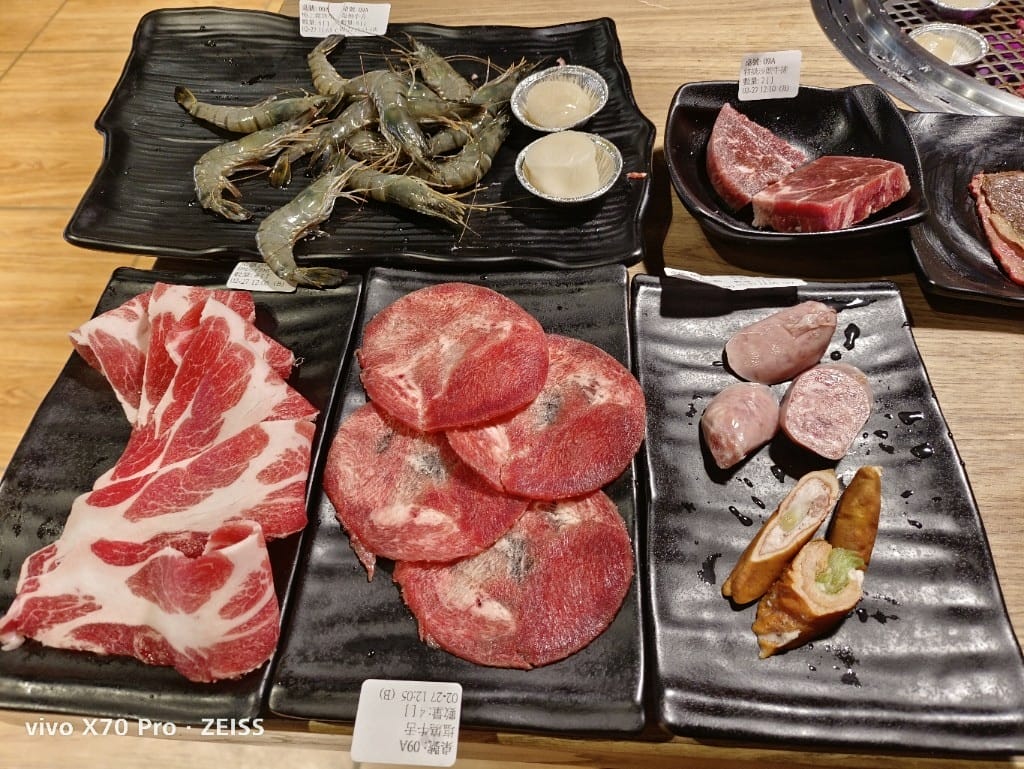 【中和吃到飽】千兵衛燒肉鍋物中和店，生食級干貝自由！！！