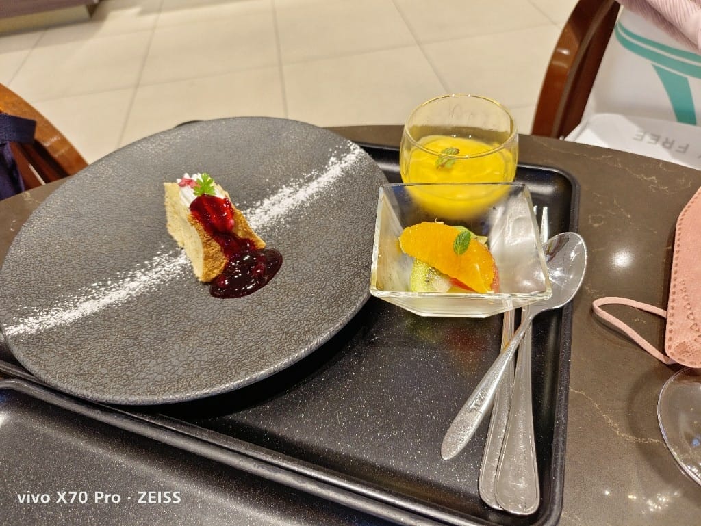 【日本吃到飽】日航頭等艙貴賓室，握壽司&清酒自由❤️