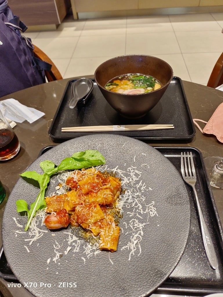 【日本吃到飽】日航頭等艙貴賓室，握壽司&清酒自由❤️