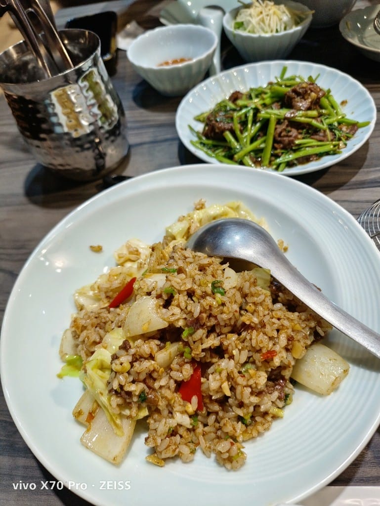 【台南美食】牛五蔵 – 肉鍋 x 塩ホルモン,2022米其林餐盤推廌的牛肉火鍋 - 第13張圖 【台南美食】牛五蔵 – 肉鍋 x 塩ホルモン,2022米其林餐盤推廌的牛肉火鍋