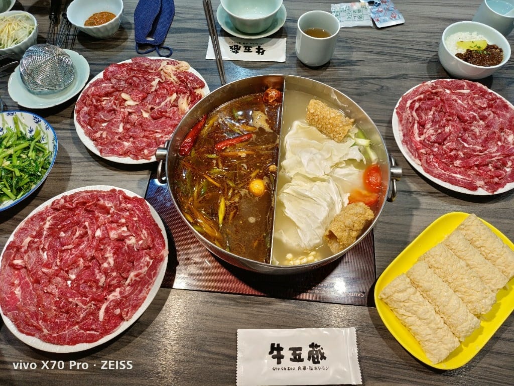 【台南美食】牛五蔵 – 肉鍋 x 塩ホルモン,2022米其林餐盤推廌的牛肉火鍋 - 第17張圖 【台南美食】牛五蔵 – 肉鍋 x 塩ホルモン,2022米其林餐盤推廌的牛肉火鍋