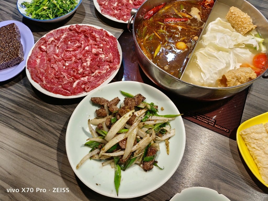 【台南美食】牛五蔵 – 肉鍋 x 塩ホルモン,2022米其林餐盤推廌的牛肉火鍋 - 第11張圖 【台南美食】牛五蔵 – 肉鍋 x 塩ホルモン,2022米其林餐盤推廌的牛肉火鍋