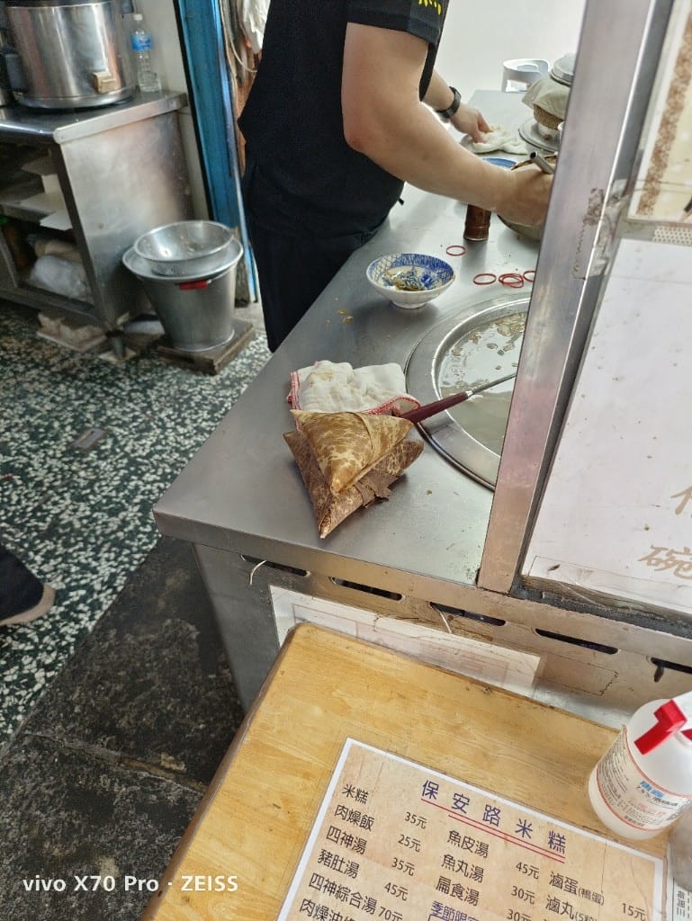 【台南美食】中西區小吃美食,集品蝦仁飯、保安路米糕、黃家白糖粿、鄭記蔥肉餅、富勝號碗粿、金得春捲 - 第22張圖 【台南美食】中西區小吃美食,集品蝦仁飯、保安路米糕、黃家白糖粿、鄭記蔥肉餅、富勝號碗粿、金得春捲