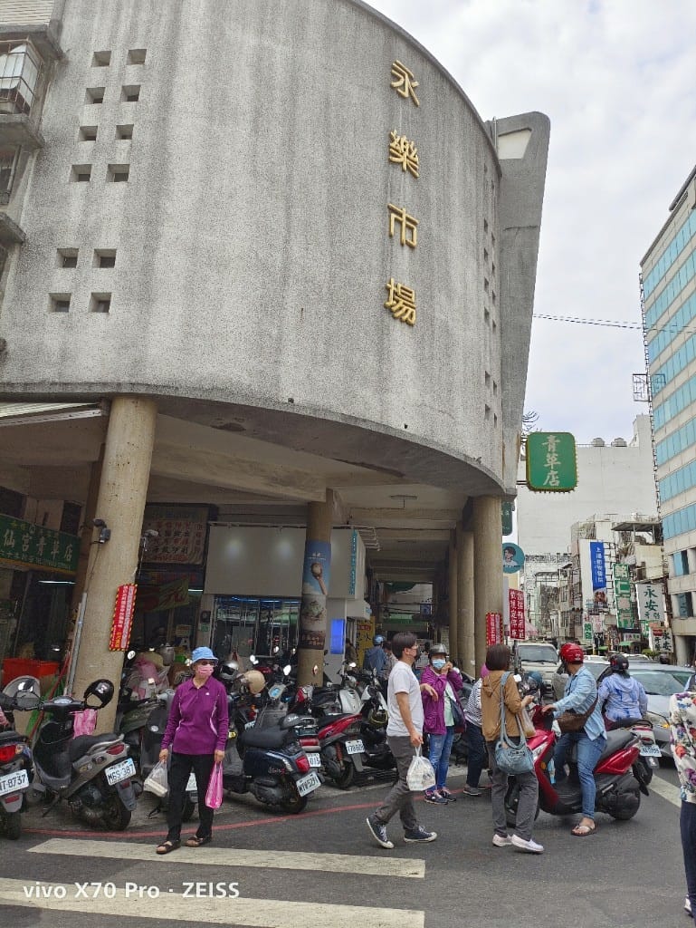 【台南美食】中西區小吃美食,集品蝦仁飯、保安路米糕、黃家白糖粿、鄭記蔥肉餅、富勝號碗粿、金得春捲 - 第2張圖 【台南美食】中西區小吃美食,集品蝦仁飯、保安路米糕、黃家白糖粿、鄭記蔥肉餅、富勝號碗粿、金得春捲