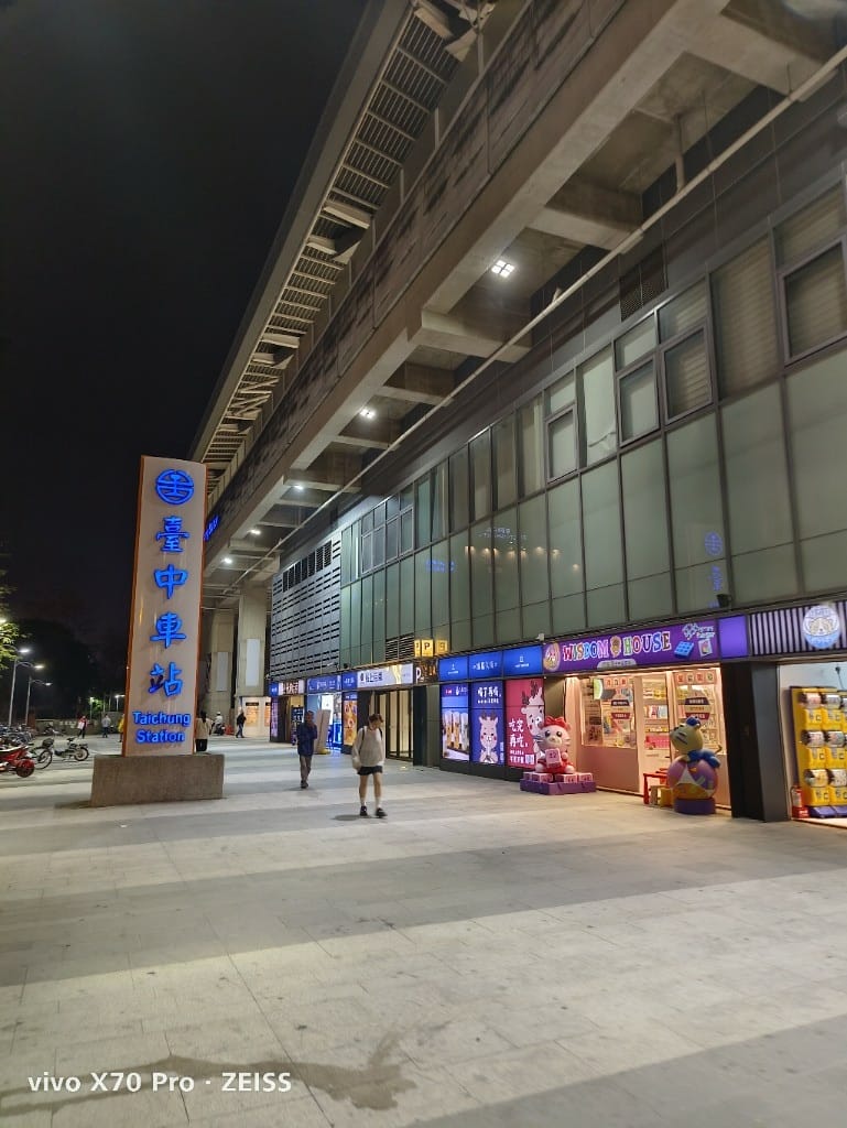 【台中車站美食景點】鐵鹿大街，匯集40多家美食餐廳的新景點
