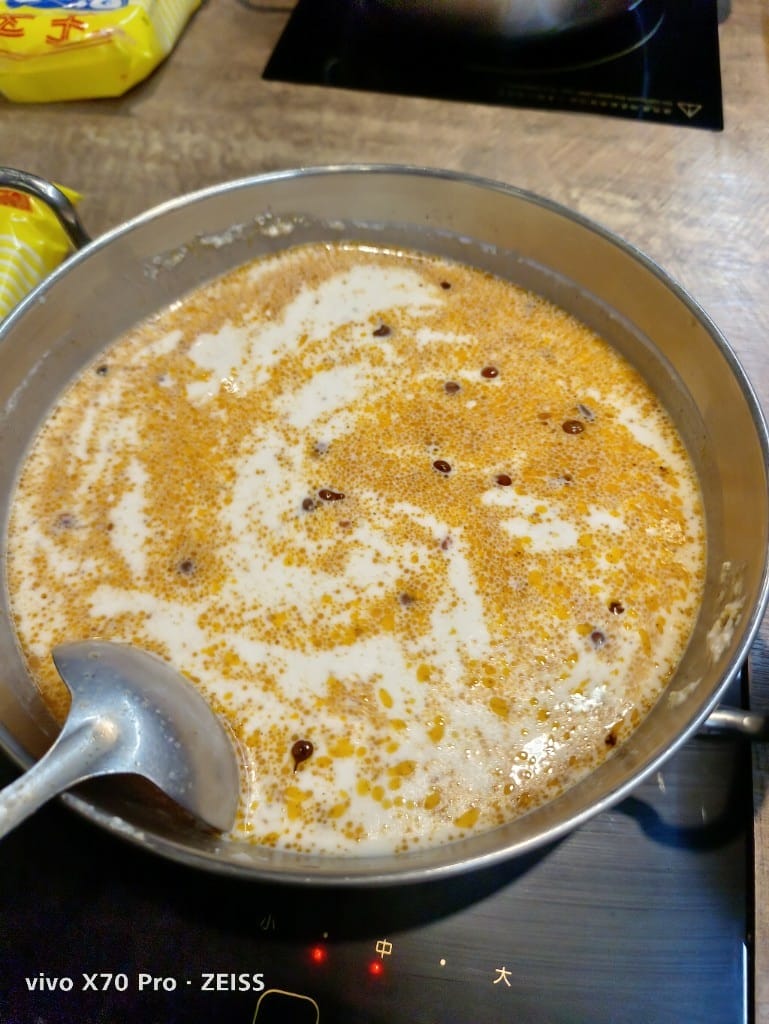 【桃園美食】太上正和昆布鍋物，牛奶麻辣鍋香濃甘醇，還有獨門五味醬哦！