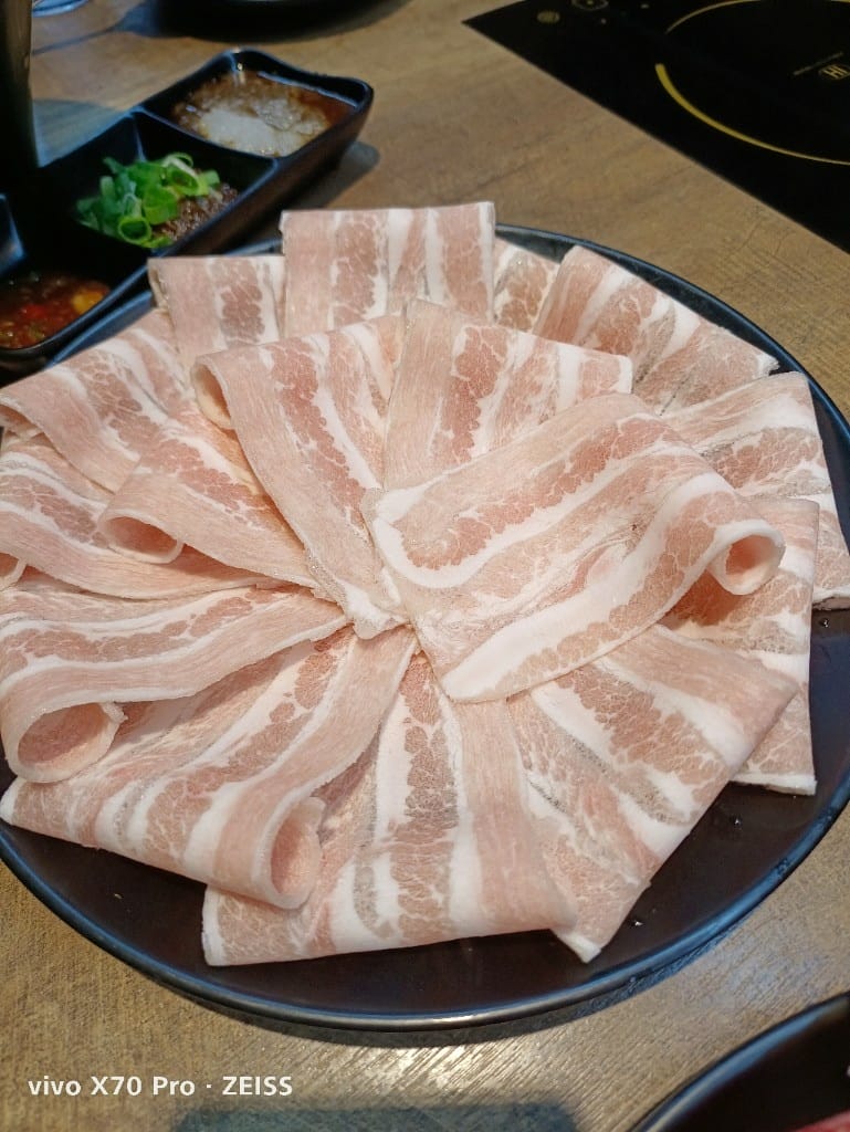 【桃園美食】太上正和昆布鍋物，牛奶麻辣鍋香濃甘醇，還有獨門五味醬哦！