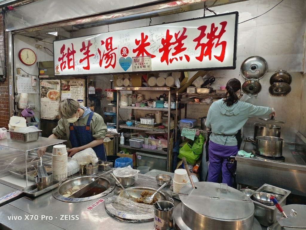 【桃園夜市美食】泉記甜芋湯米糕粥，不容錯過的古早味甜點，甜芋湯、米糕粥、燒麻糬！